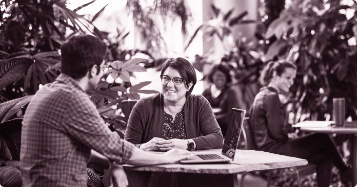 2 team members having a discussion in an outdoor setting